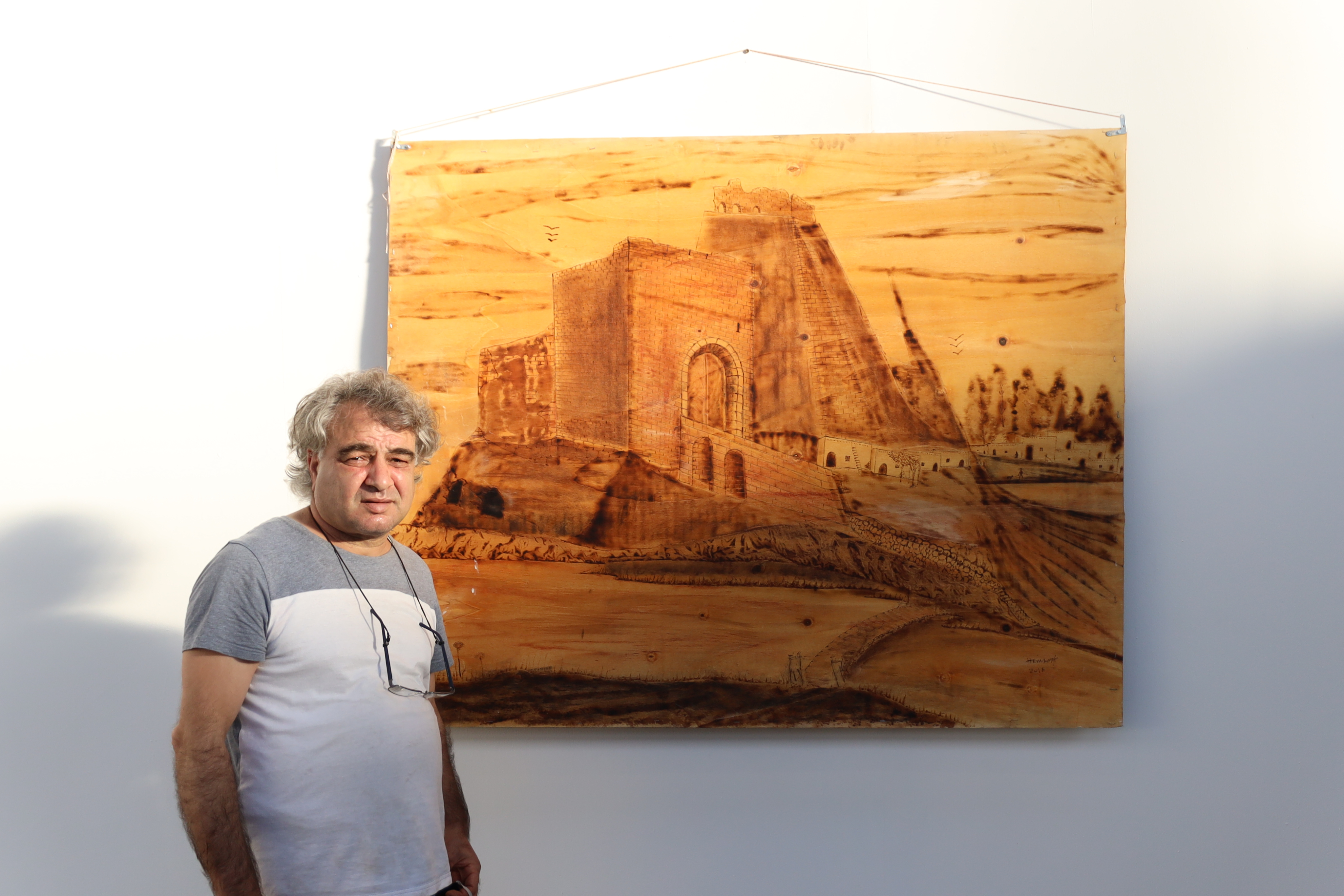 Oeuvre de l'artiste exposée dans la galerie